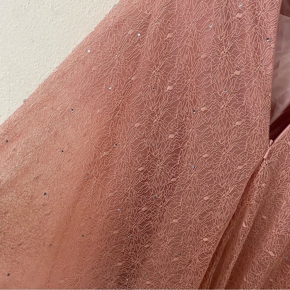 Mac Duggal Lace One Shoulder Illusion Sleeve A Line salmon Gown- NWT‎ size 4 - Picture 13 of 16